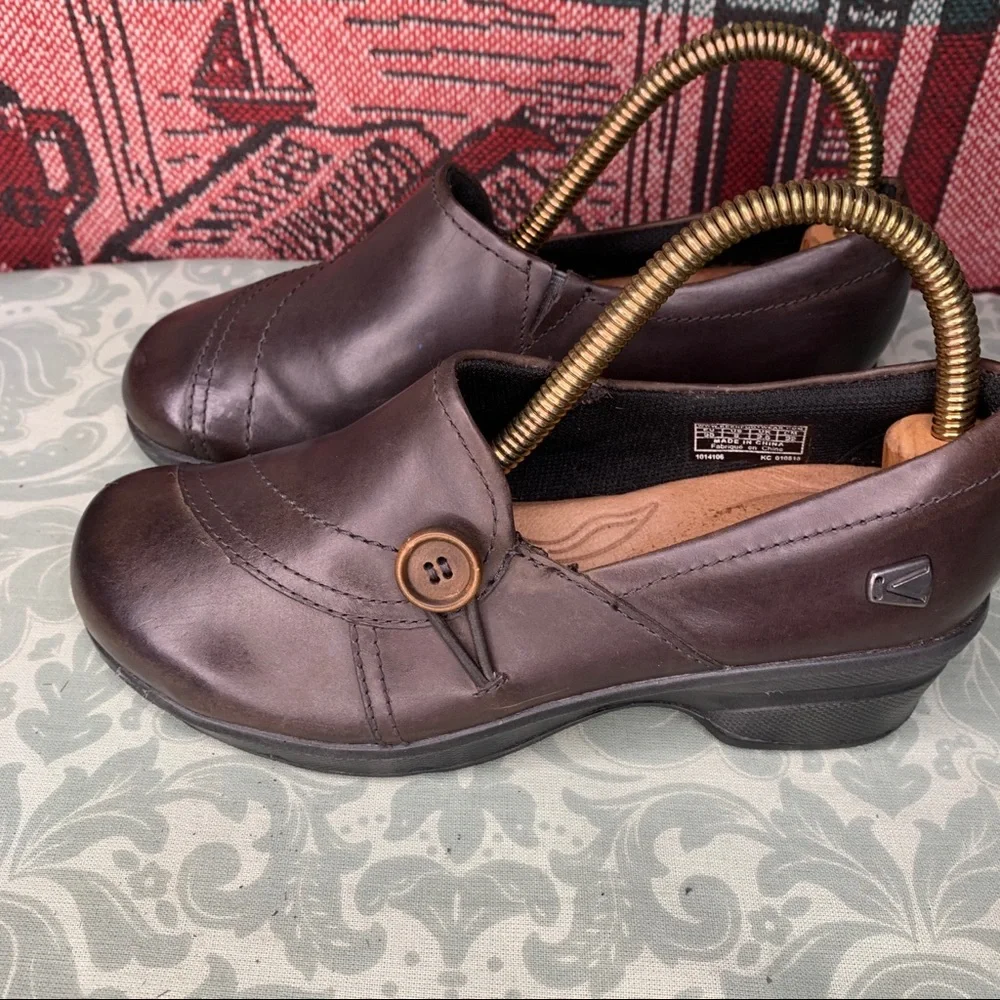 Keen Mora Button Slip On Clogs Size 5